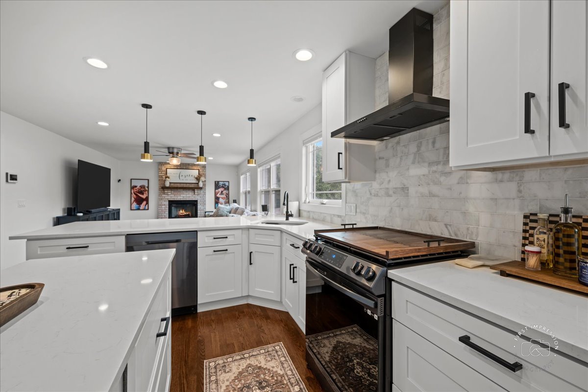 321 Jake Lane, Hampshire, IL 60140