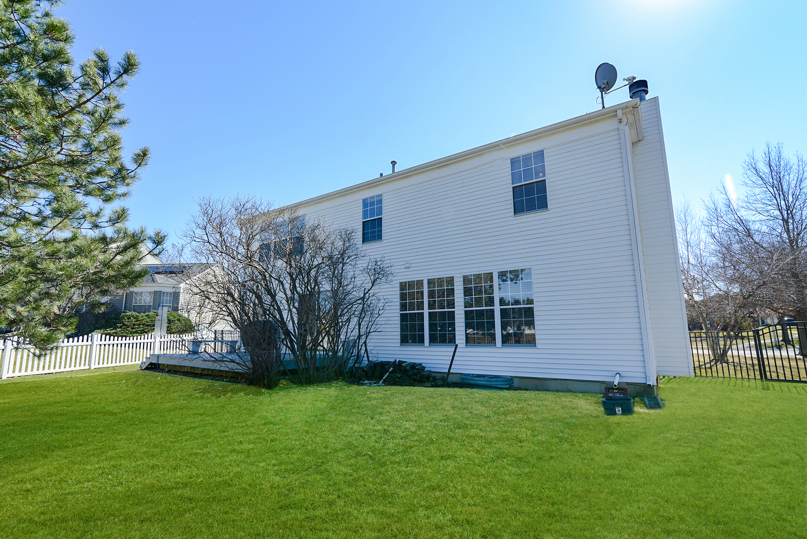 2046 Mission Hills Drive, Elgin, IL 60123