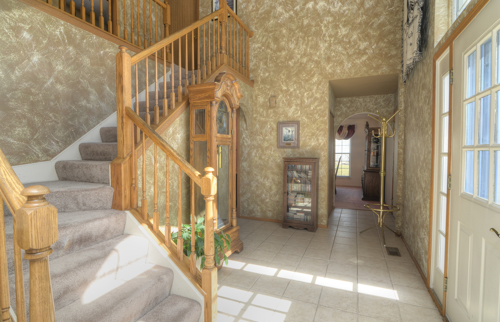 2046 Mission Hills Drive, Elgin, IL 60123