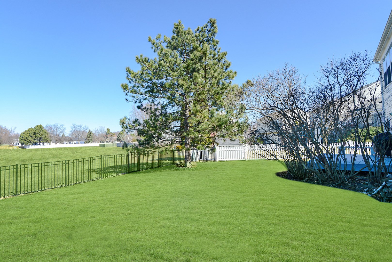 2046 Mission Hills Drive, Elgin, IL 60123