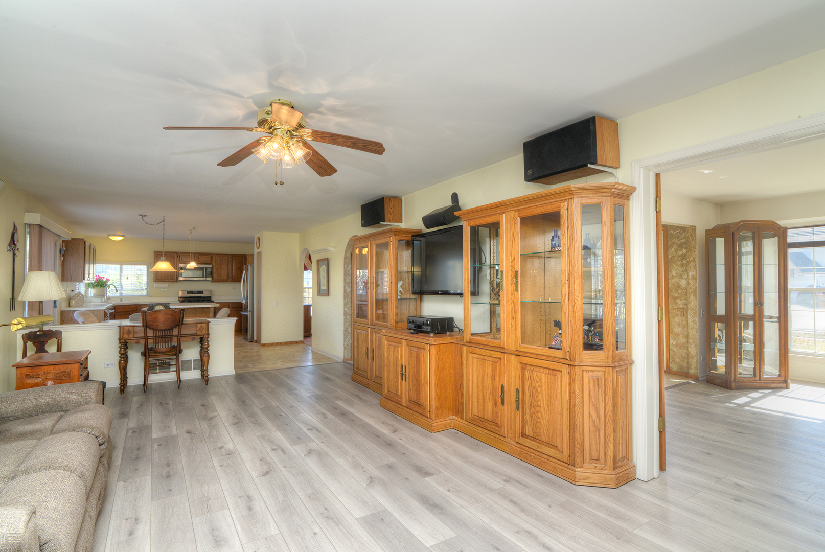 2046 Mission Hills Drive, Elgin, IL 60123