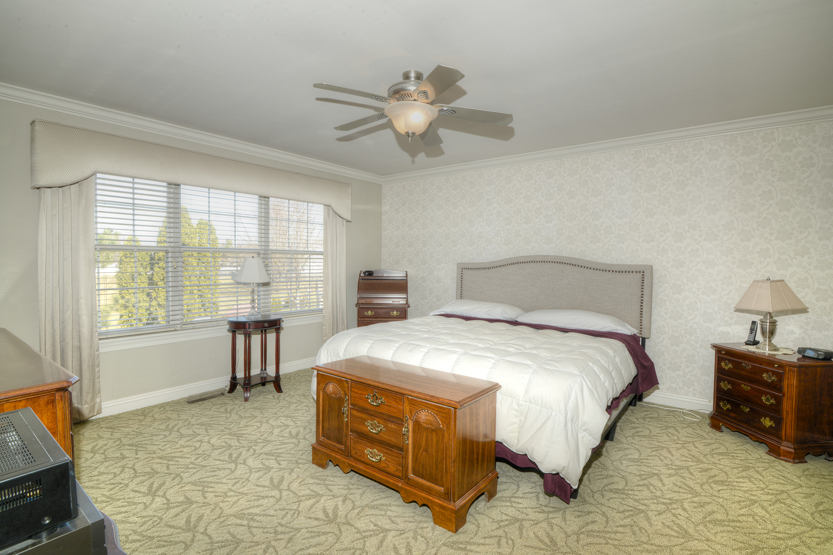 2046 Mission Hills Drive, Elgin, IL 60123