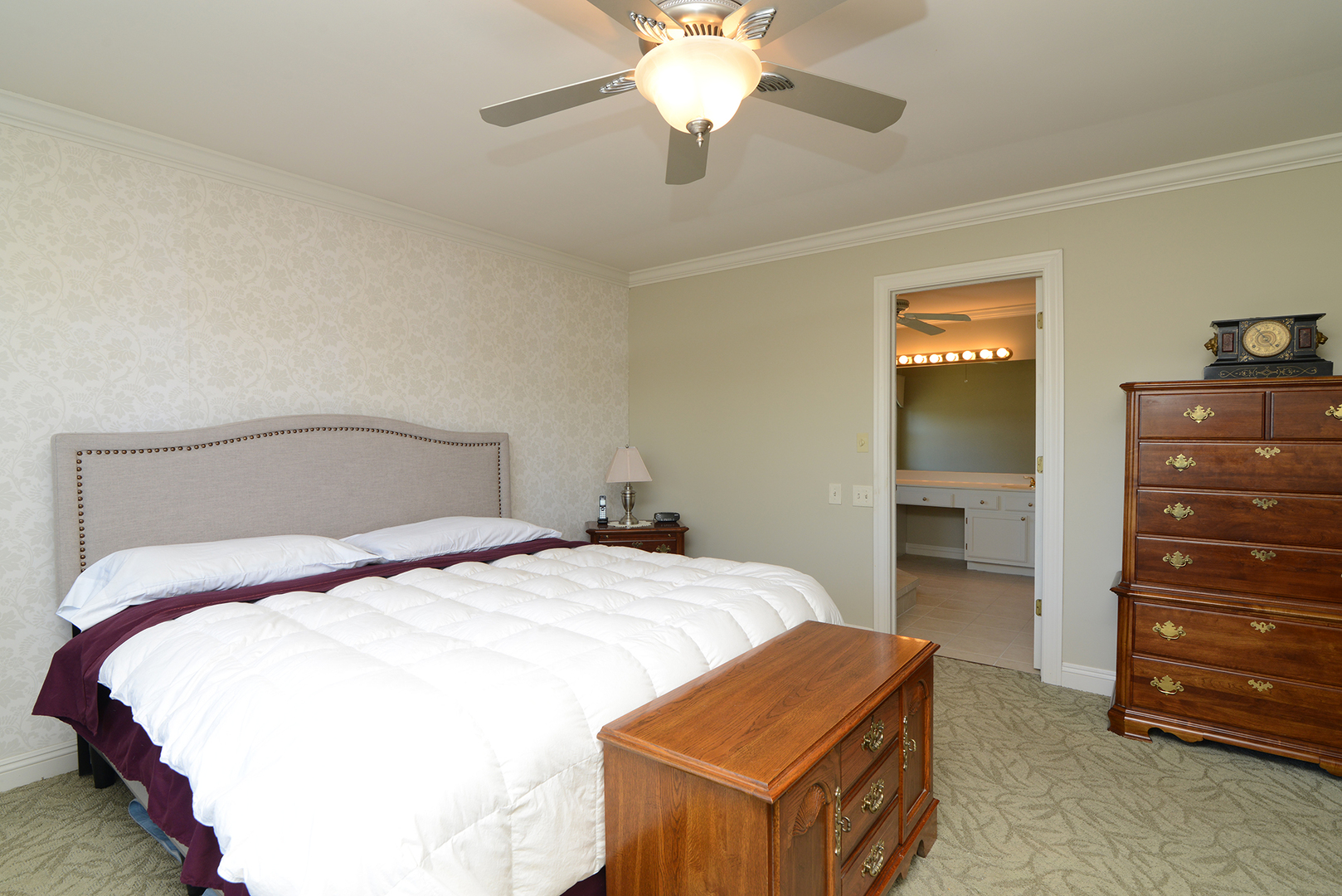 2046 Mission Hills Drive, Elgin, IL 60123