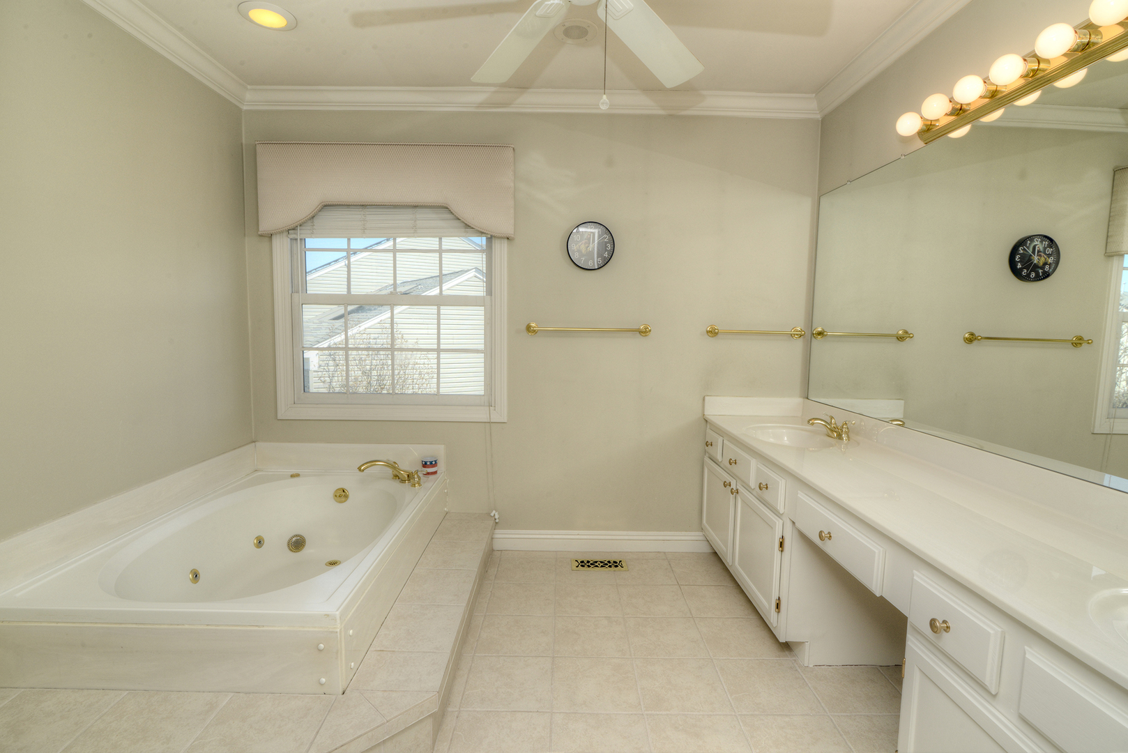 2046 Mission Hills Drive, Elgin, IL 60123