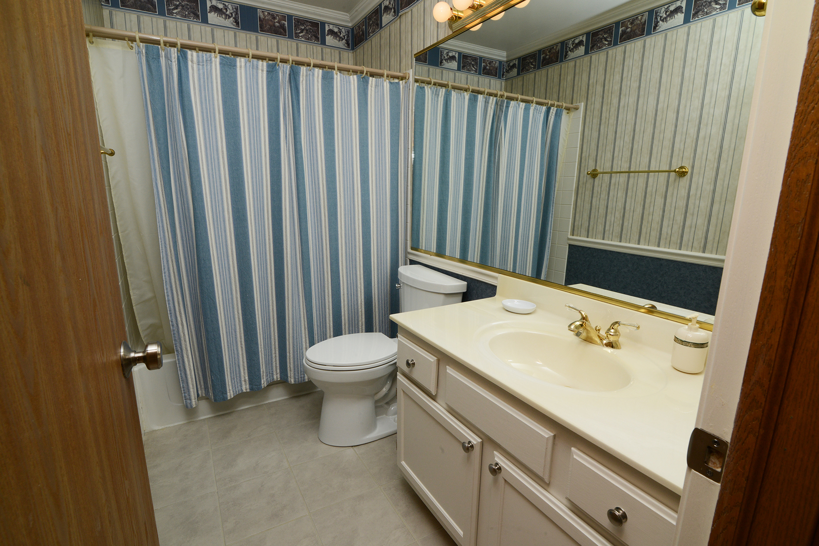 2046 Mission Hills Drive, Elgin, IL 60123