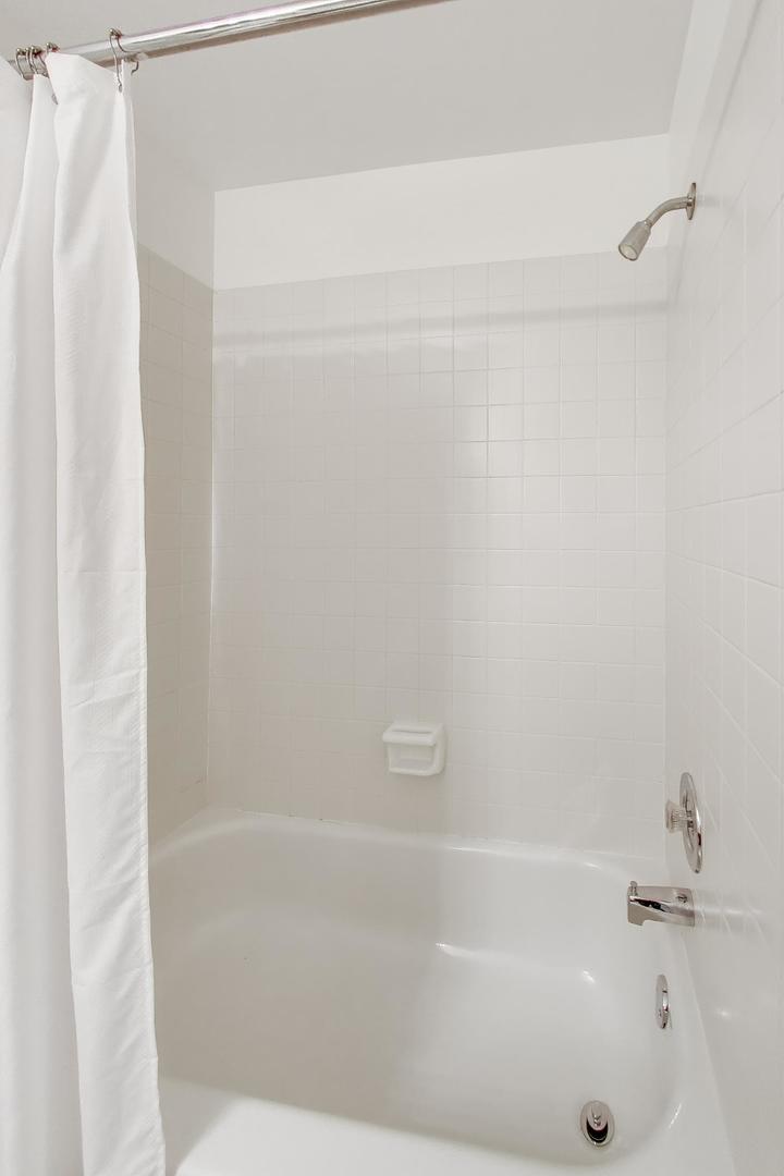 220 University Drive #220, Mount Prospect, IL 60056