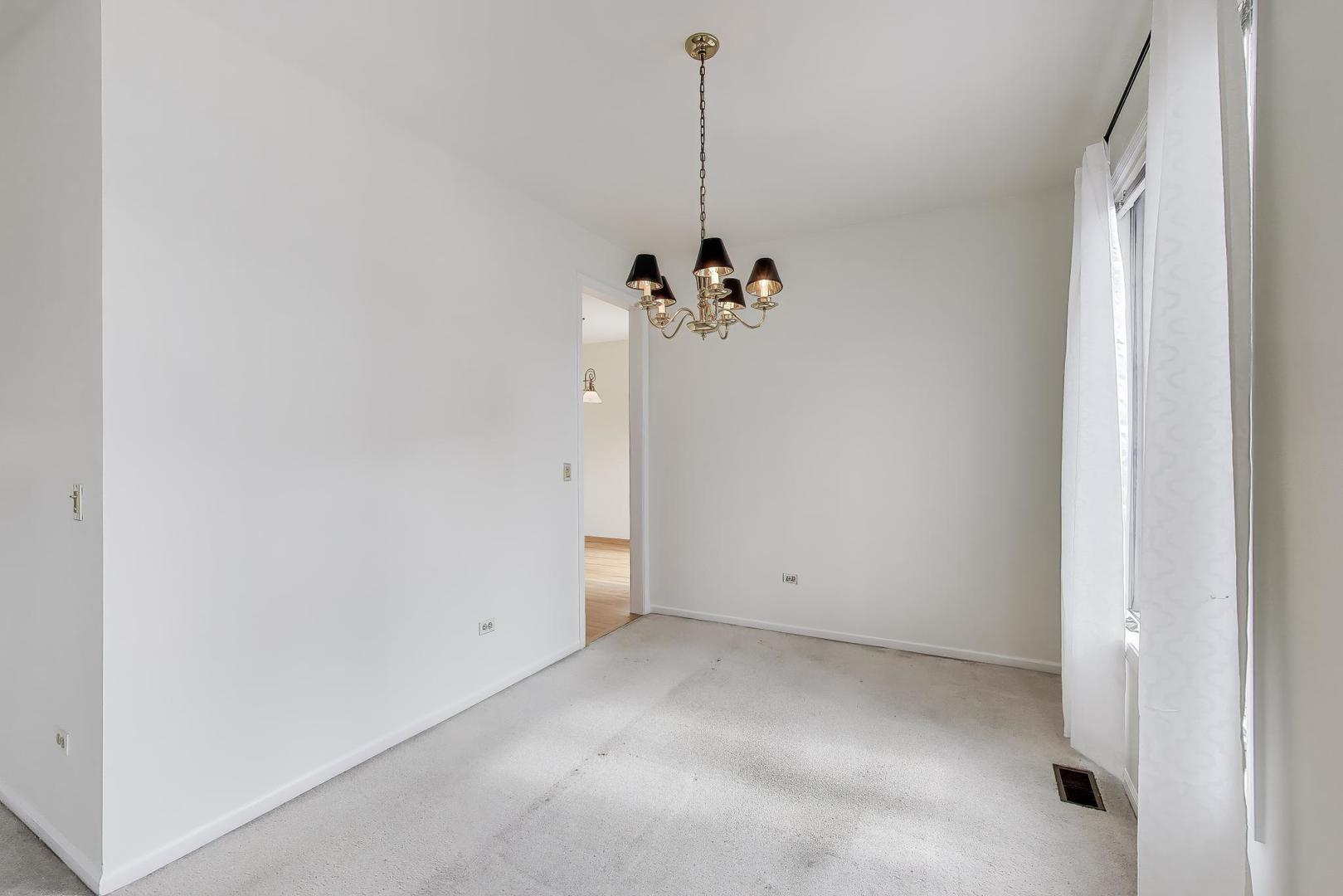 220 University Drive #220, Mount Prospect, IL 60056