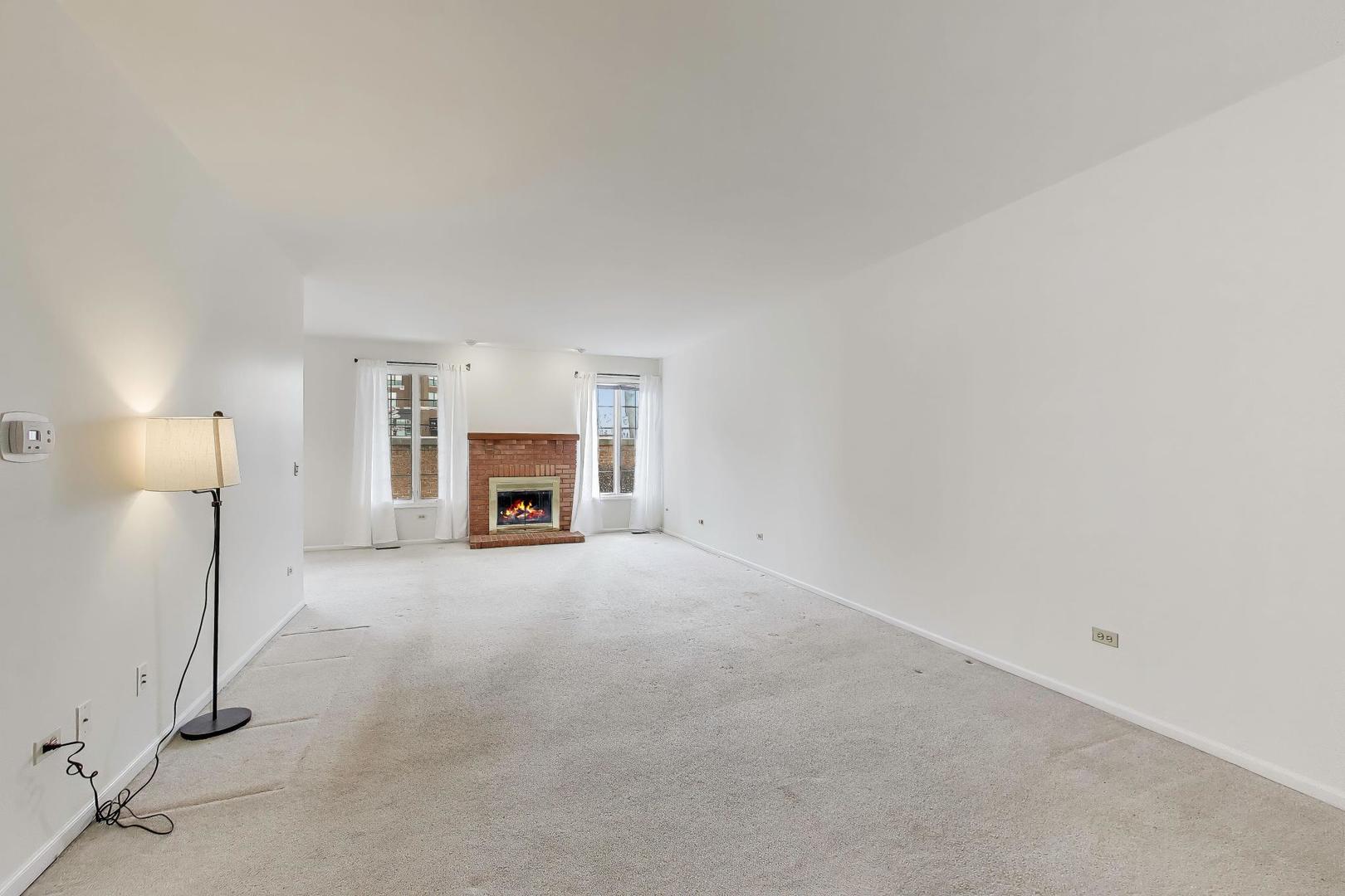 220 University Drive #220, Mount Prospect, IL 60056