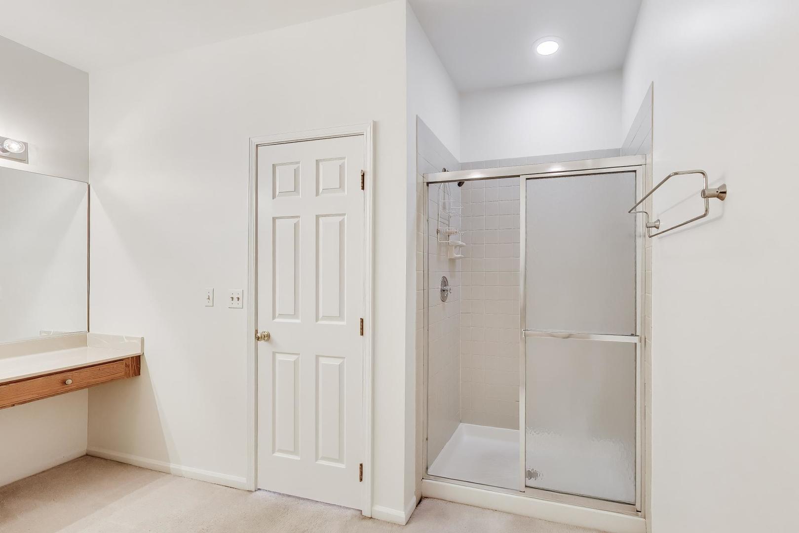 220 University Drive #220, Mount Prospect, IL 60056