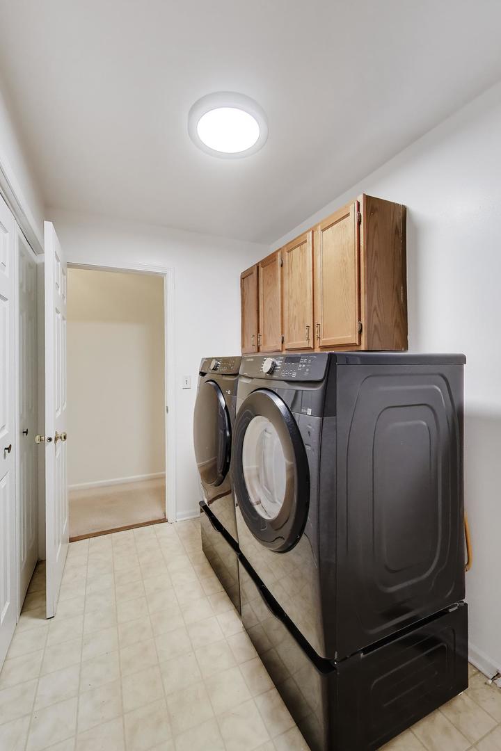 220 University Drive #220, Mount Prospect, IL 60056