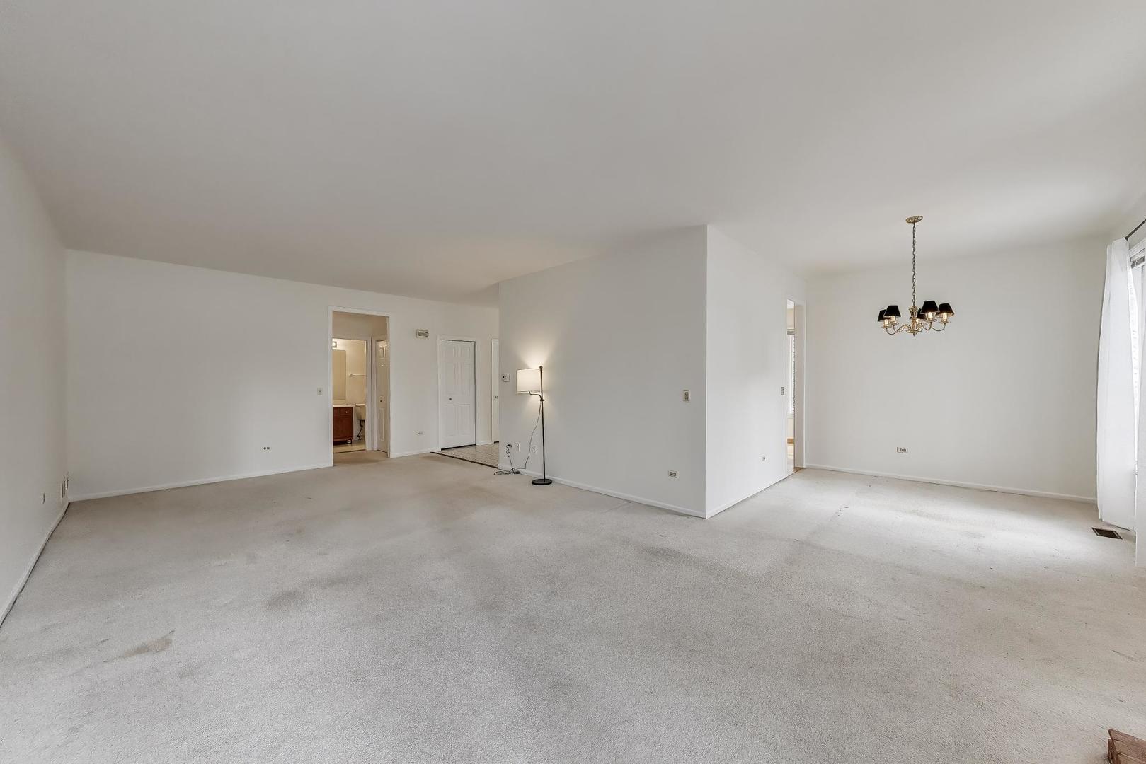 220 University Drive #220, Mount Prospect, IL 60056