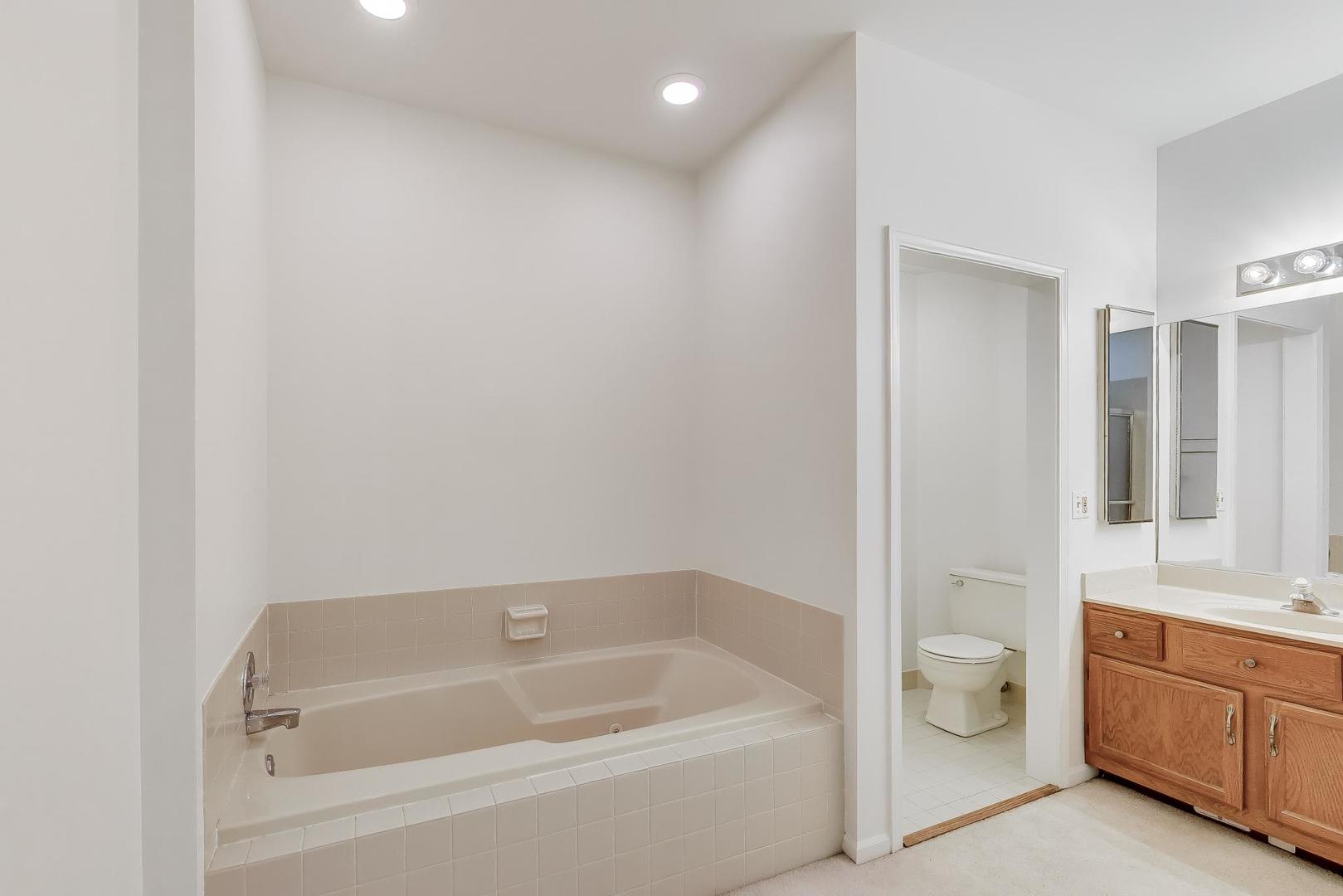 220 University Drive #220, Mount Prospect, IL 60056