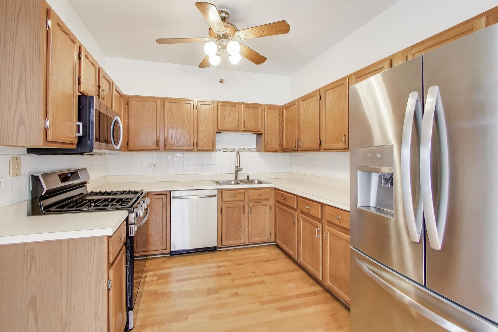 220 University Drive #220, Mount Prospect, IL 60056