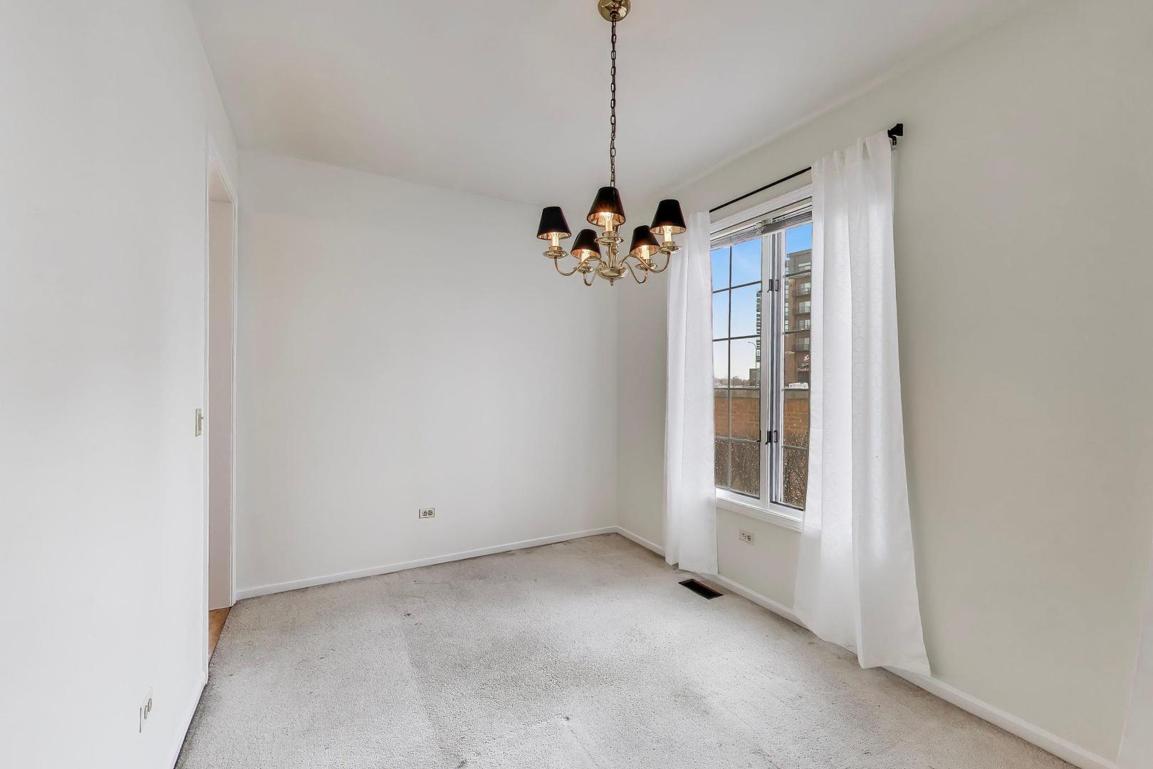 220 University Drive #220, Mount Prospect, IL 60056