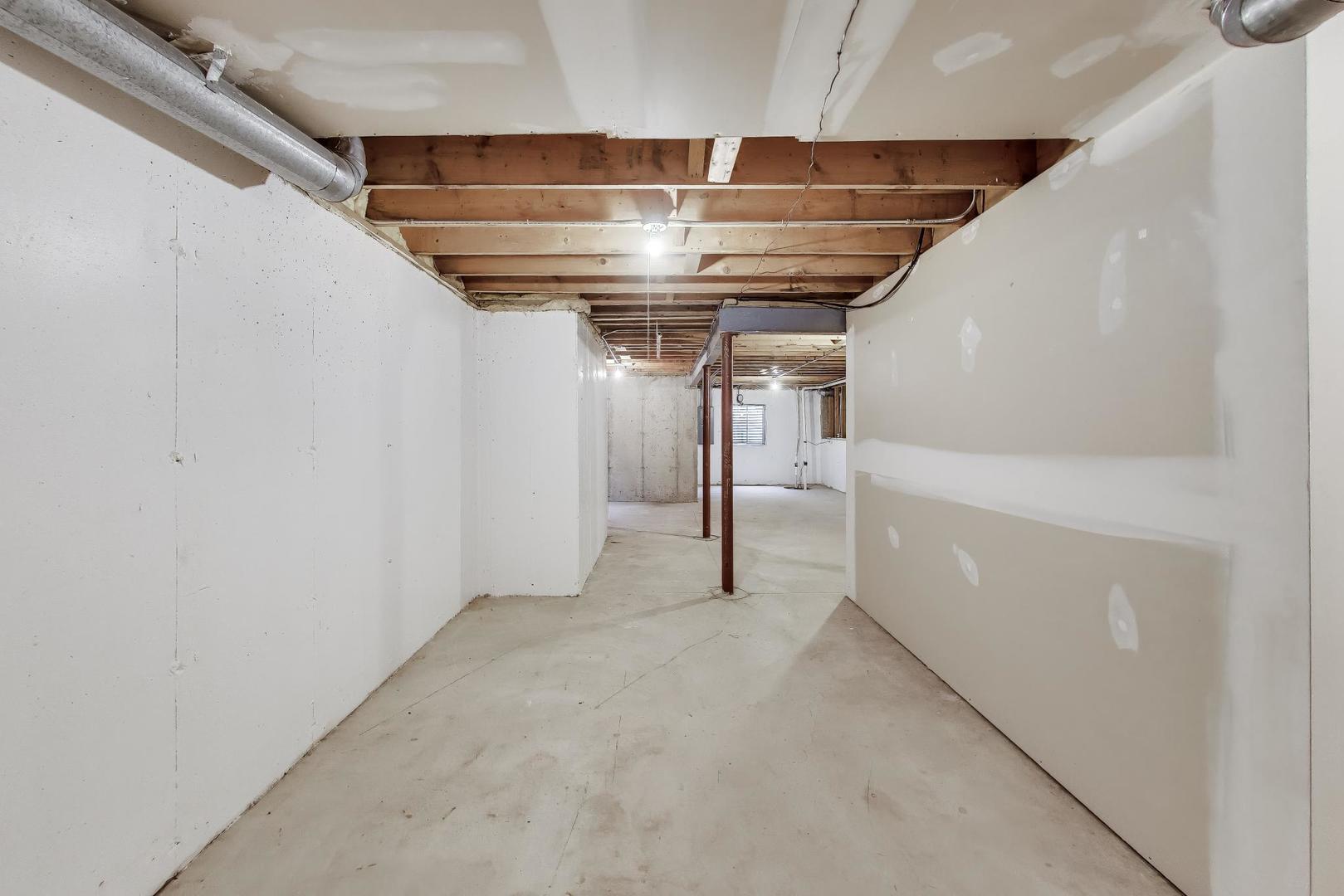 220 University Drive #220, Mount Prospect, IL 60056