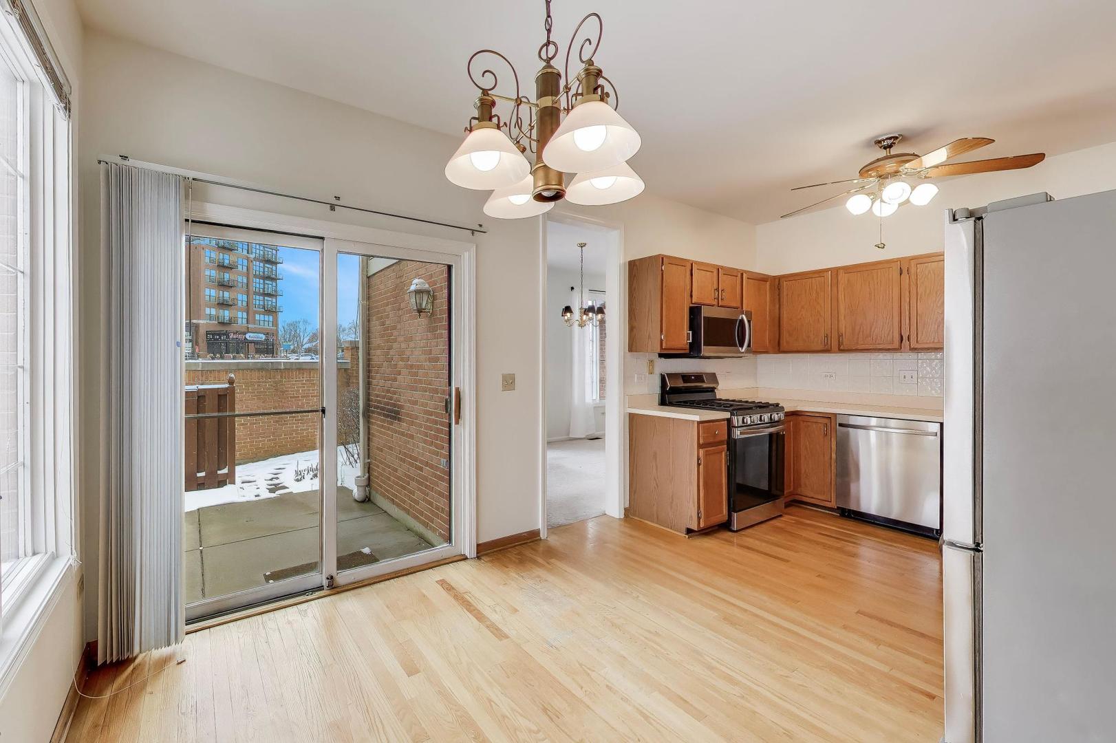 220 University Drive #220, Mount Prospect, IL 60056