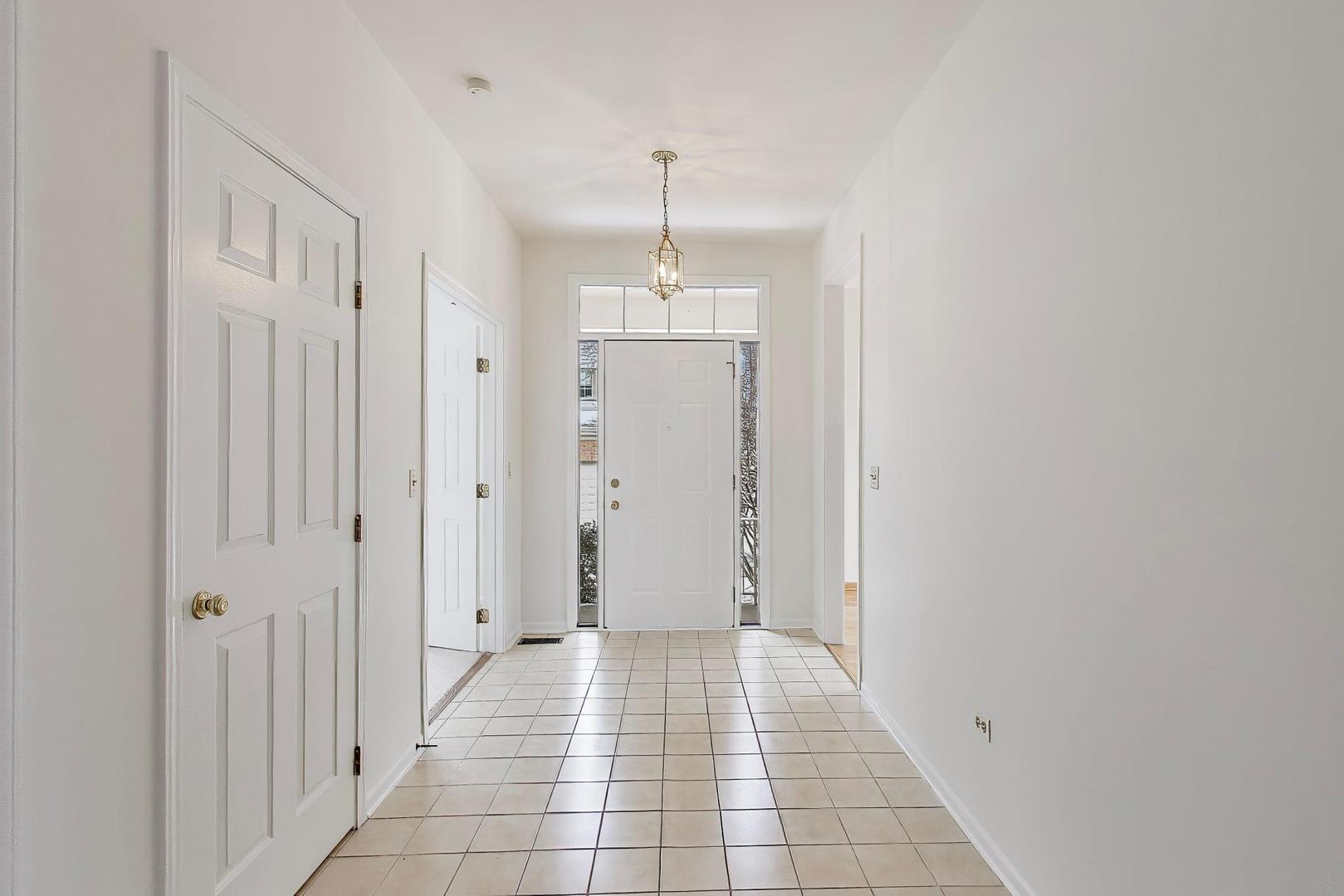 220 University Drive #220, Mount Prospect, IL 60056