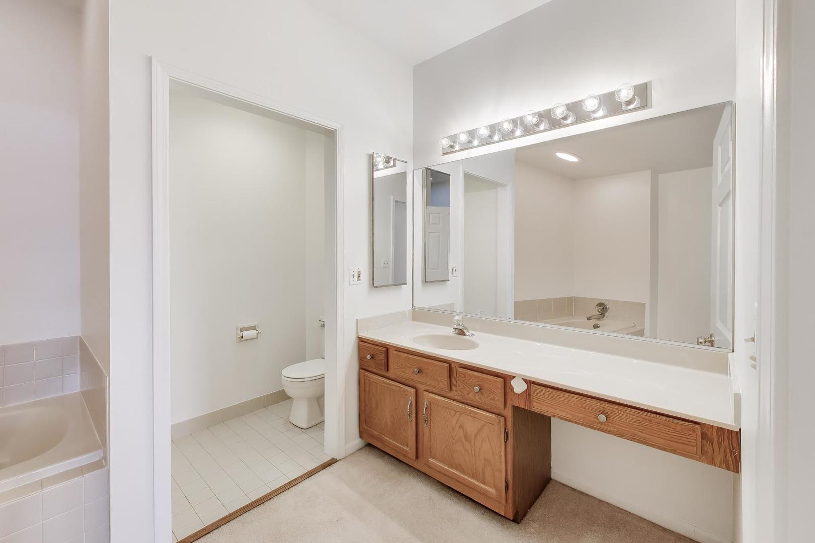 220 University Drive #220, Mount Prospect, IL 60056