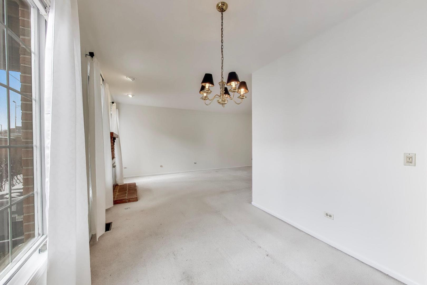 220 University Drive #220, Mount Prospect, IL 60056