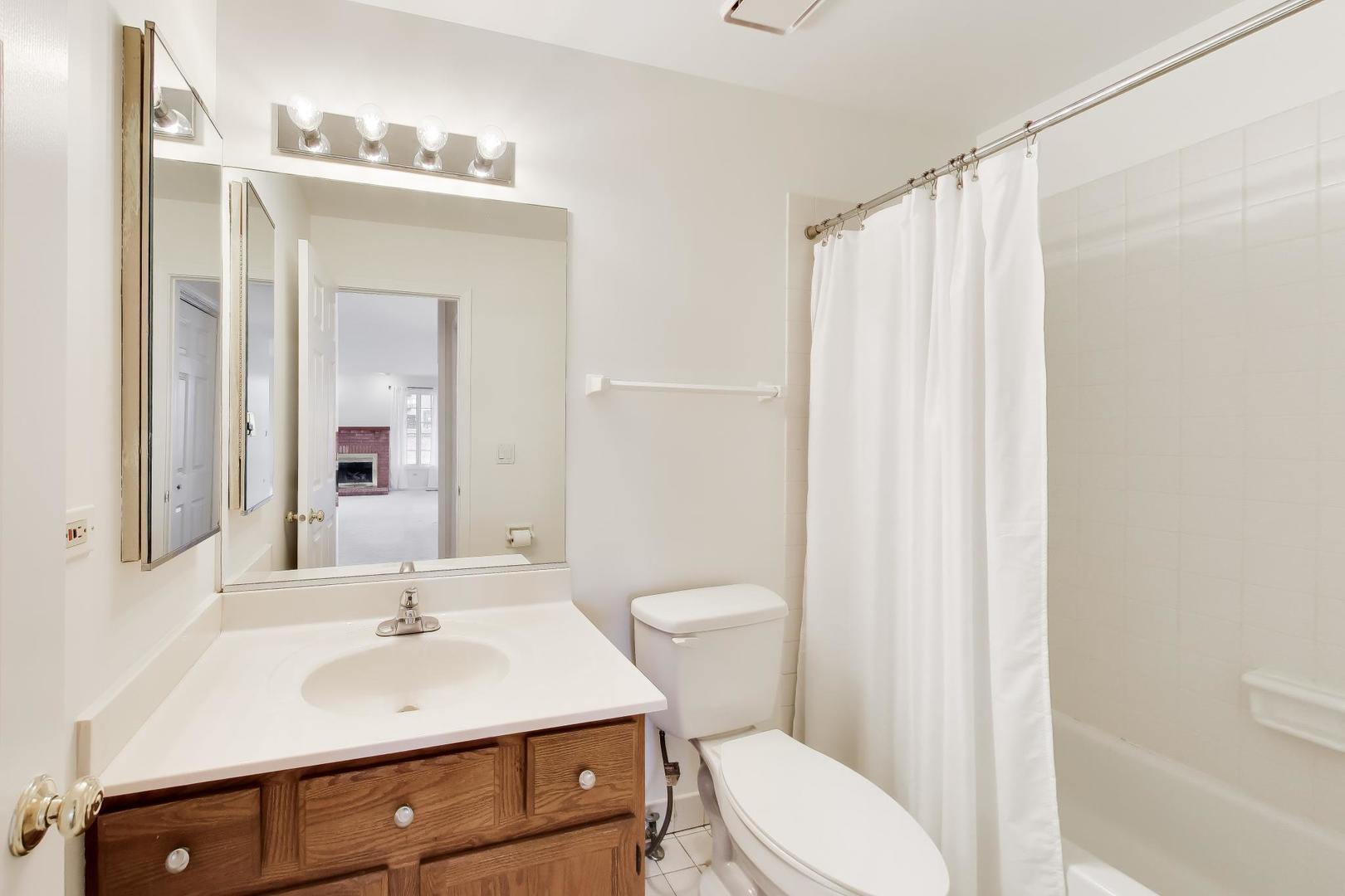 220 University Drive #220, Mount Prospect, IL 60056