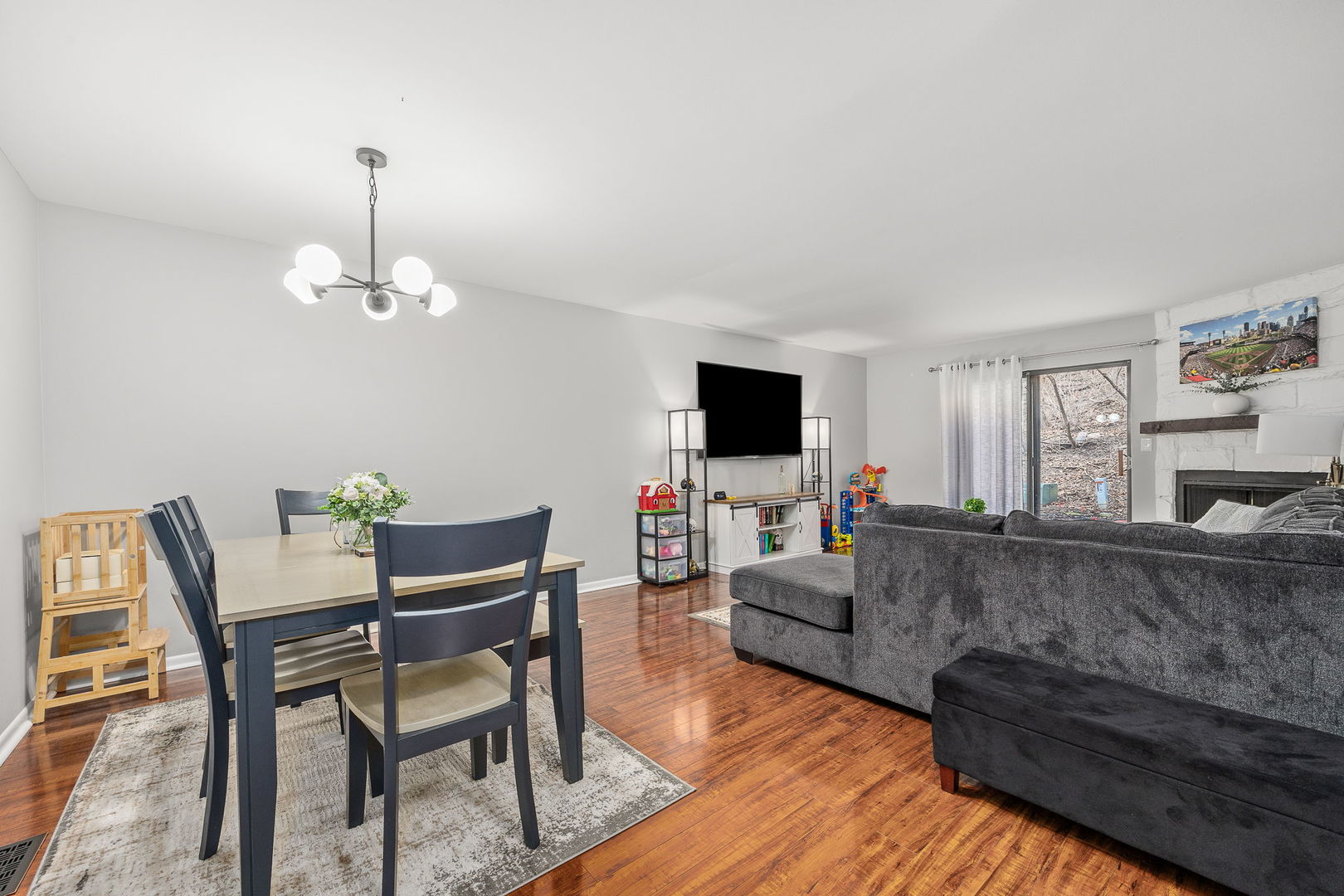 42W470 Red Bud Court, St. Charles, IL 60175