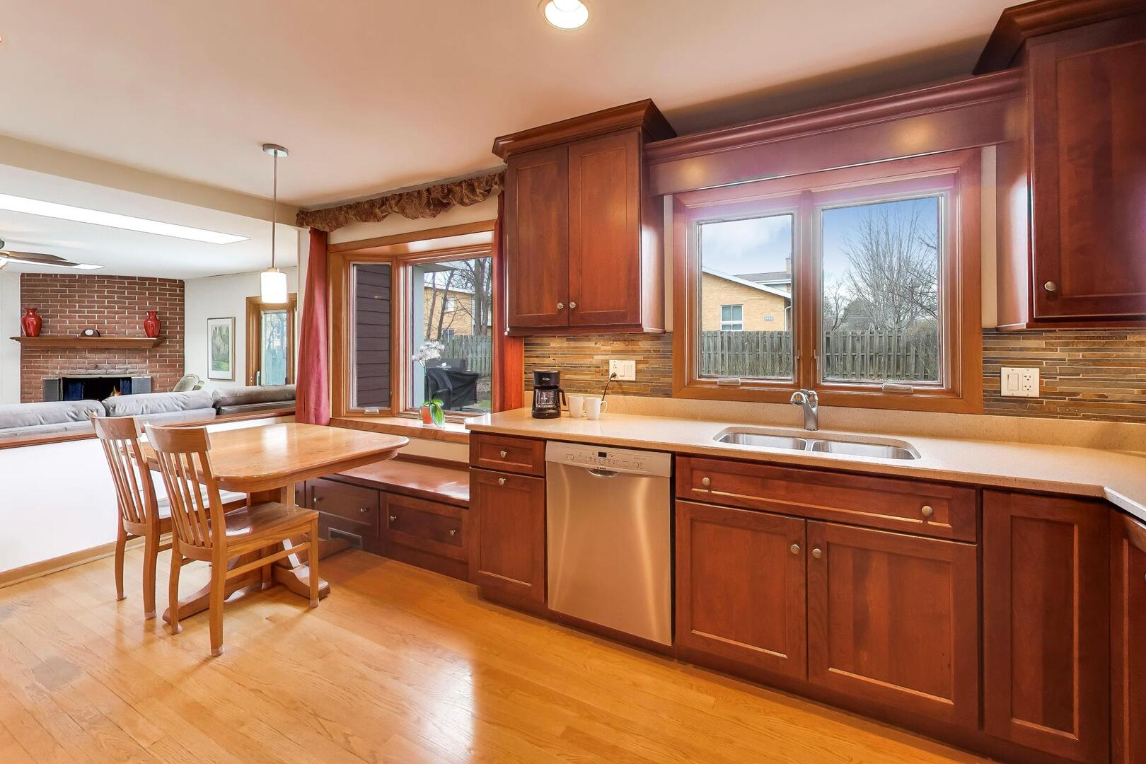 1606 N Pine Avenue, Arlington Heights, IL 60004