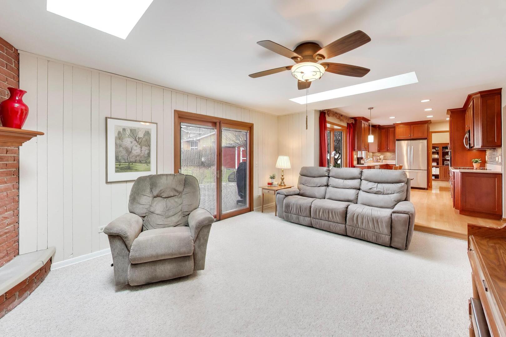 1606 N Pine Avenue, Arlington Heights, IL 60004