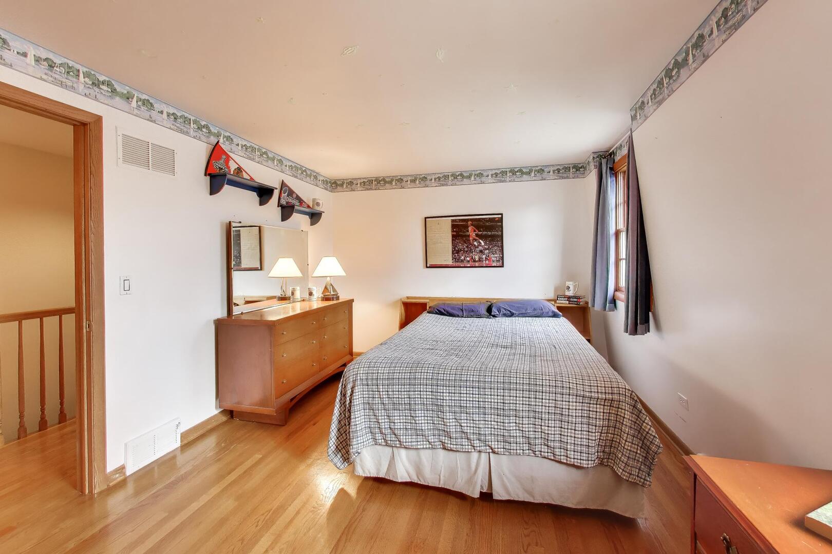 1606 N Pine Avenue, Arlington Heights, IL 60004