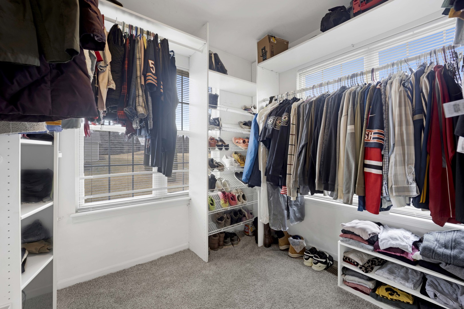 81 Parkside Court, North Aurora, IL 60542