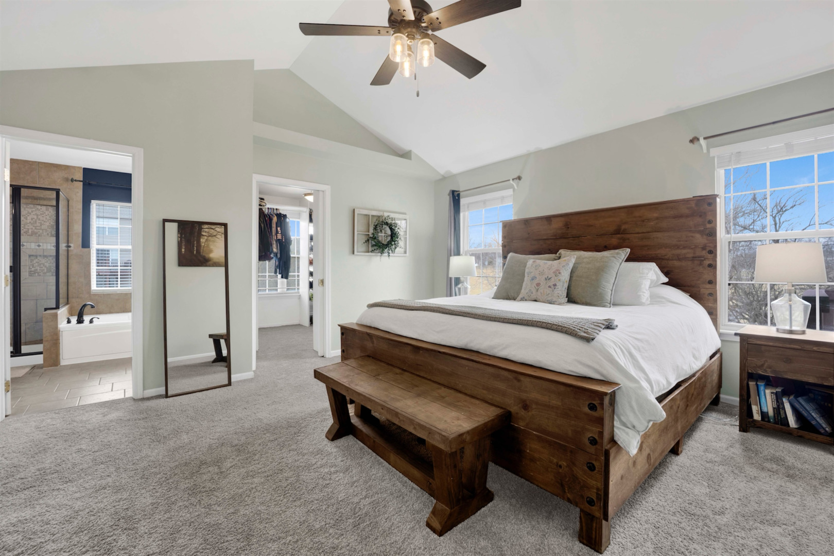 81 Parkside Court, North Aurora, IL 60542