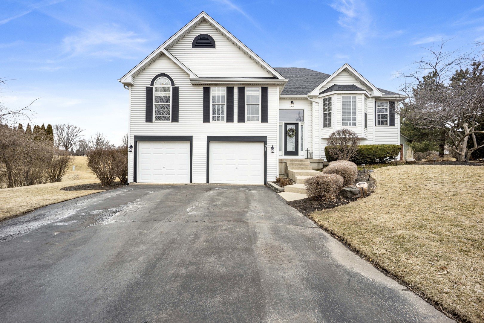 81 Parkside Court, North Aurora, IL 60542