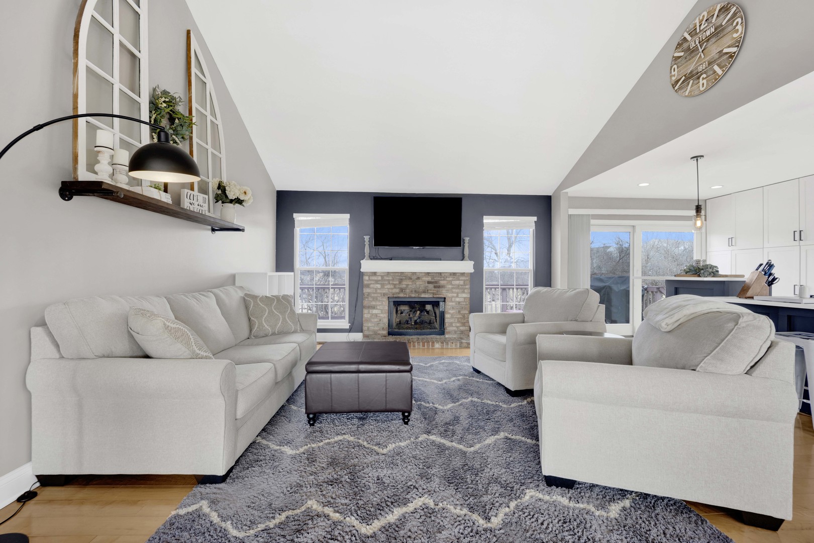 81 Parkside Court, North Aurora, IL 60542