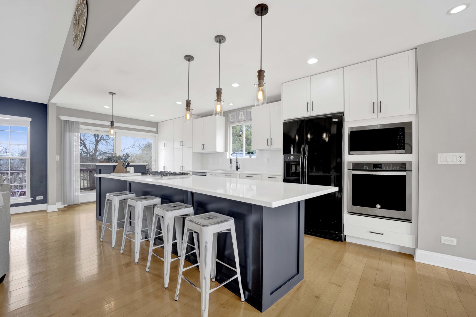 81 Parkside Court, North Aurora, IL 60542