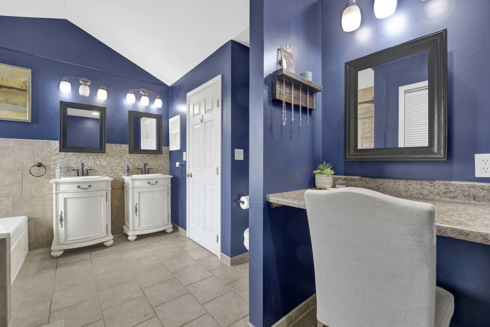 81 Parkside Court, North Aurora, IL 60542