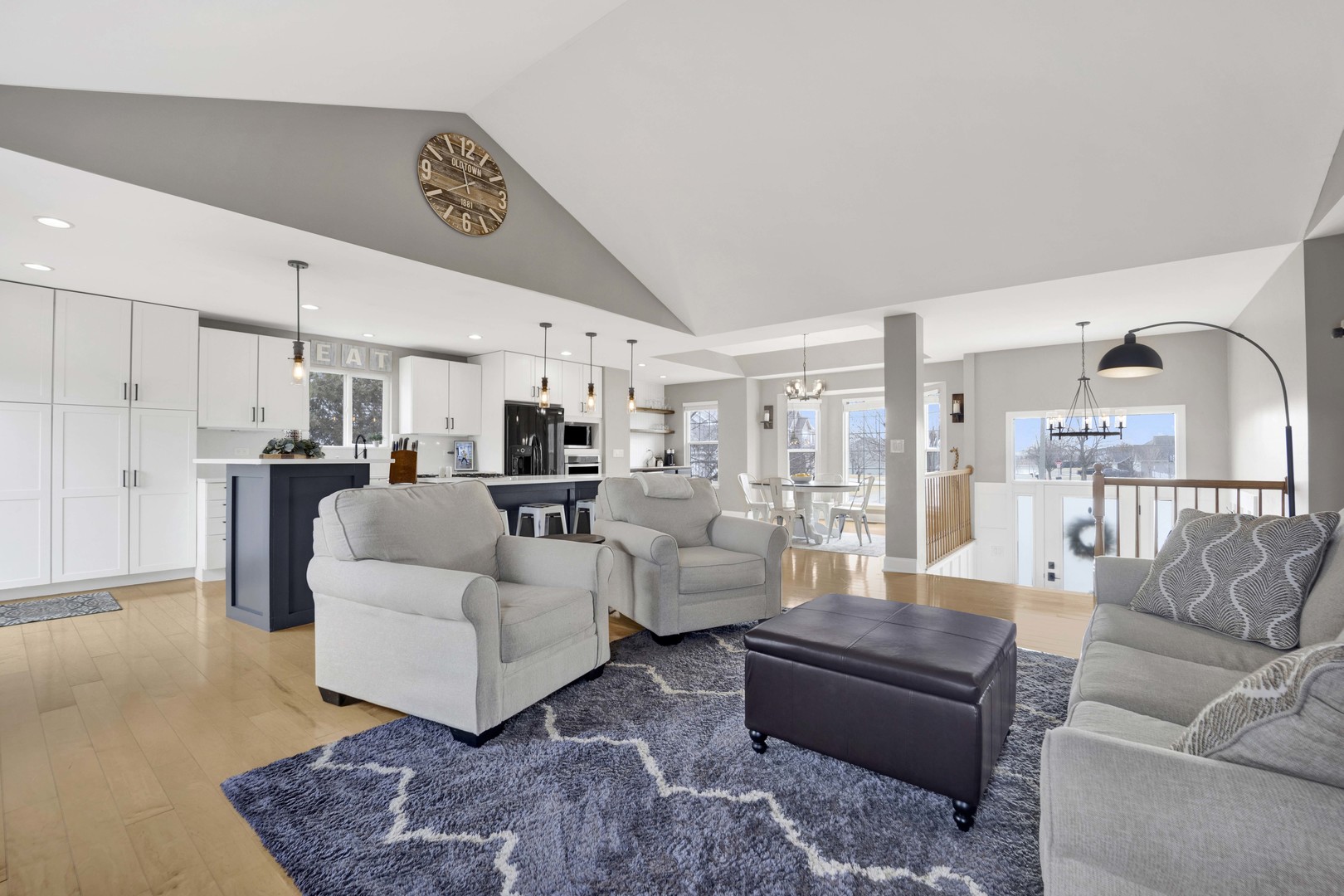 81 Parkside Court, North Aurora, IL 60542