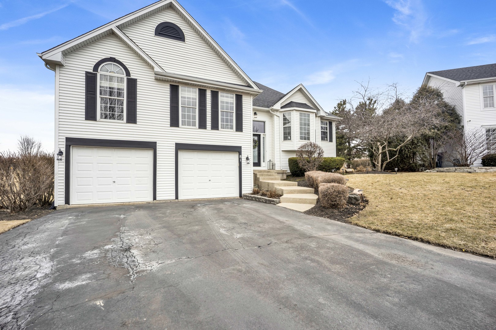 81 Parkside Court, North Aurora, IL 60542