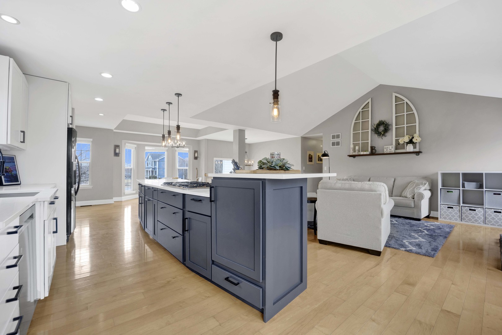 81 Parkside Court, North Aurora, IL 60542