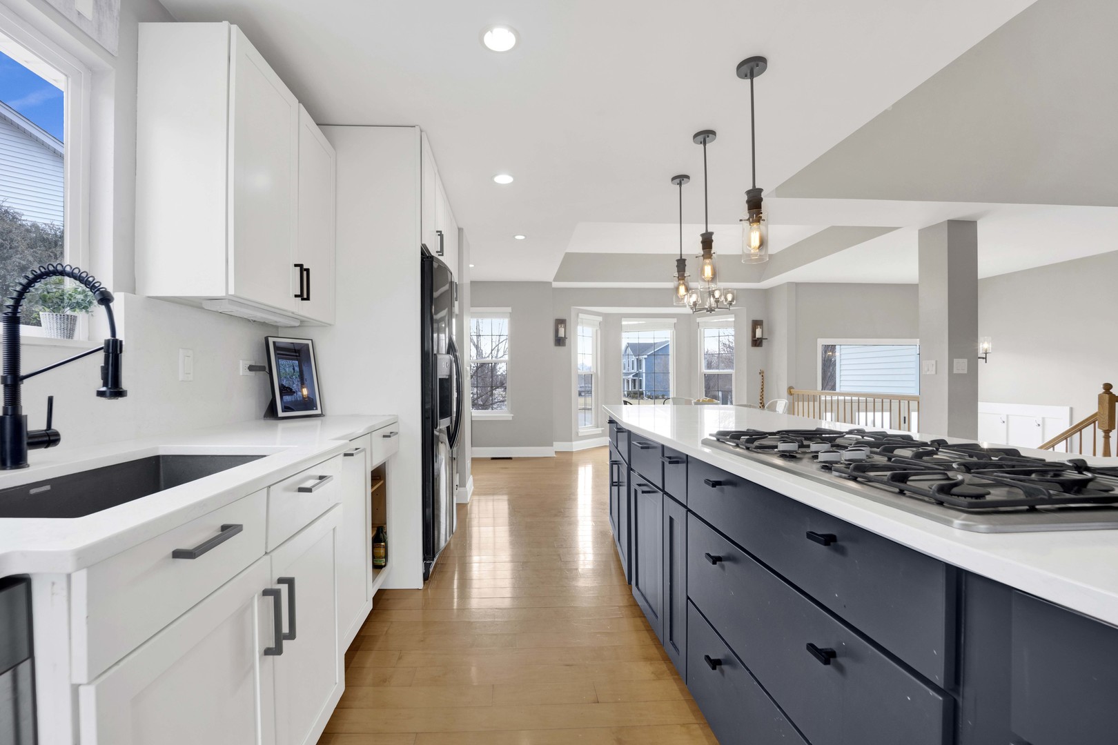 81 Parkside Court, North Aurora, IL 60542