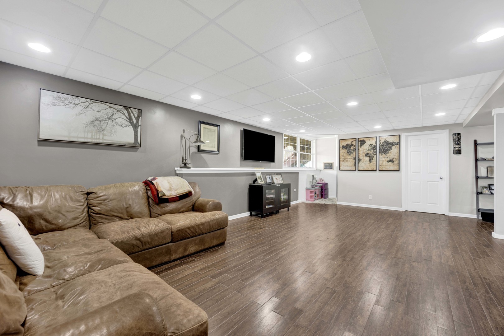 81 Parkside Court, North Aurora, IL 60542