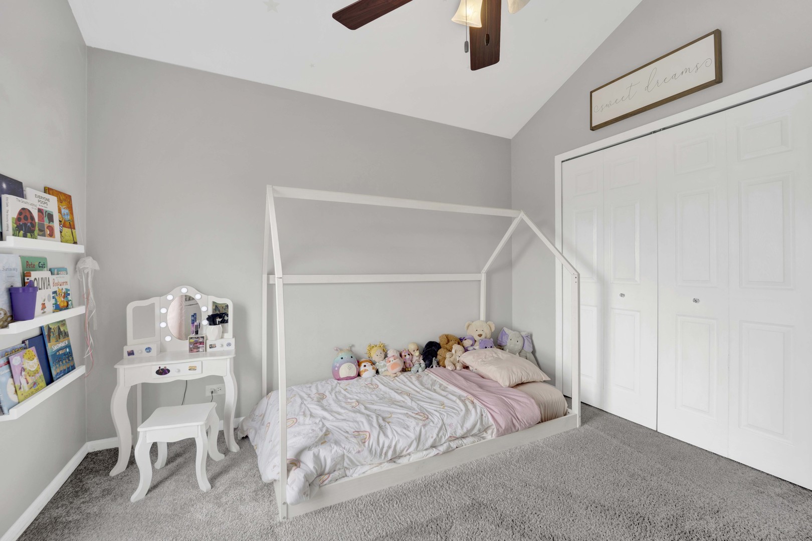 81 Parkside Court, North Aurora, IL 60542