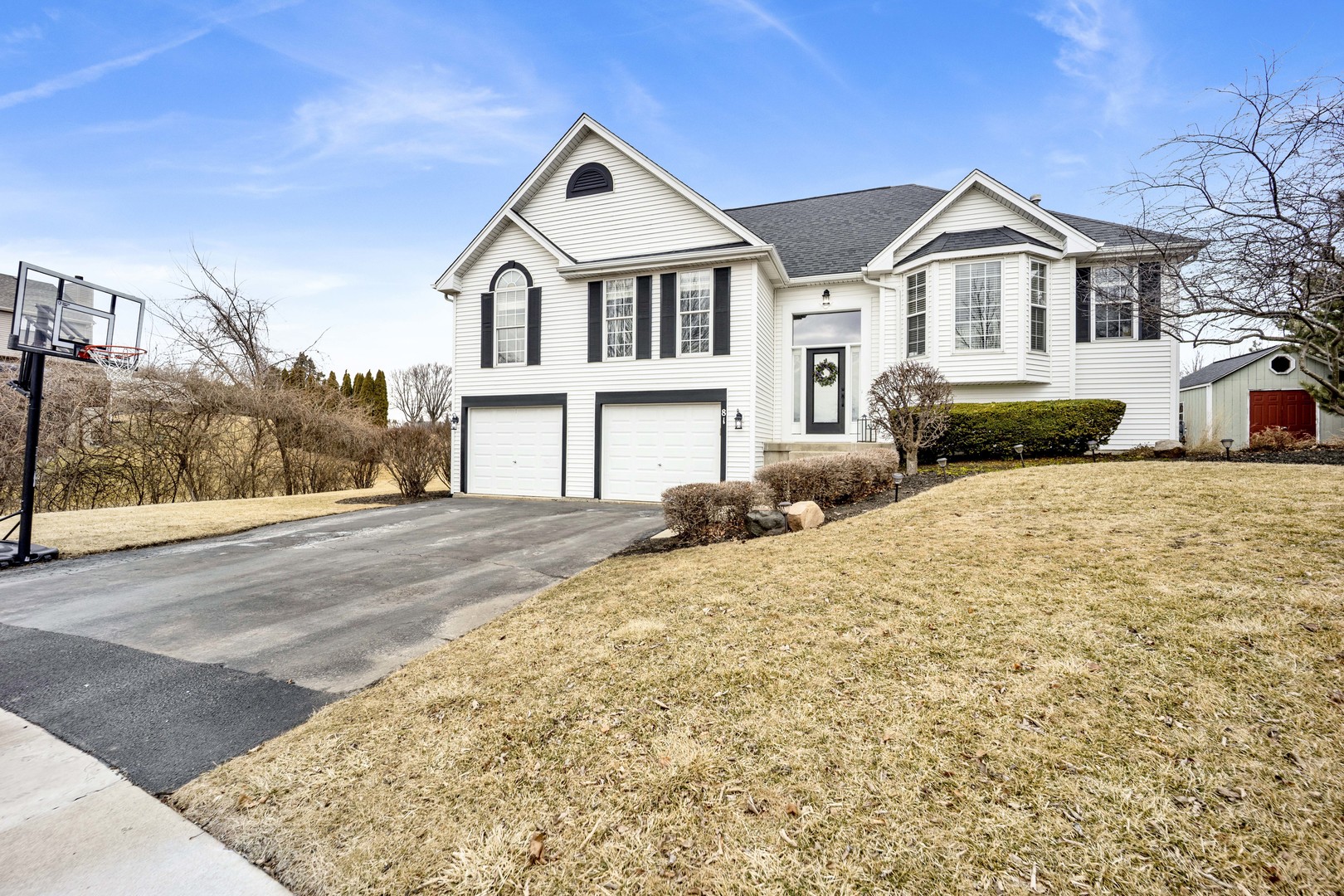 81 Parkside Court, North Aurora, IL 60542