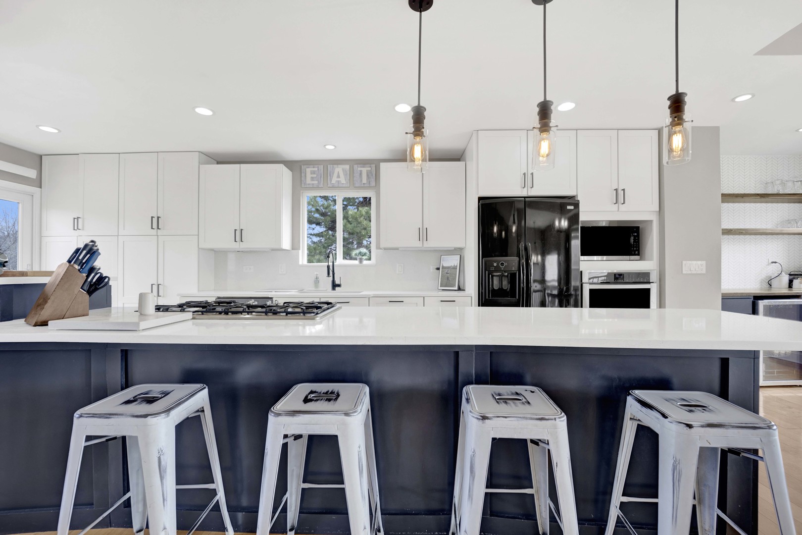 81 Parkside Court, North Aurora, IL 60542