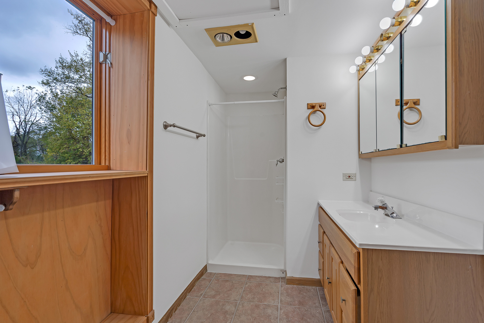 27514 N Forest Garden Road, Wauconda, IL 60084