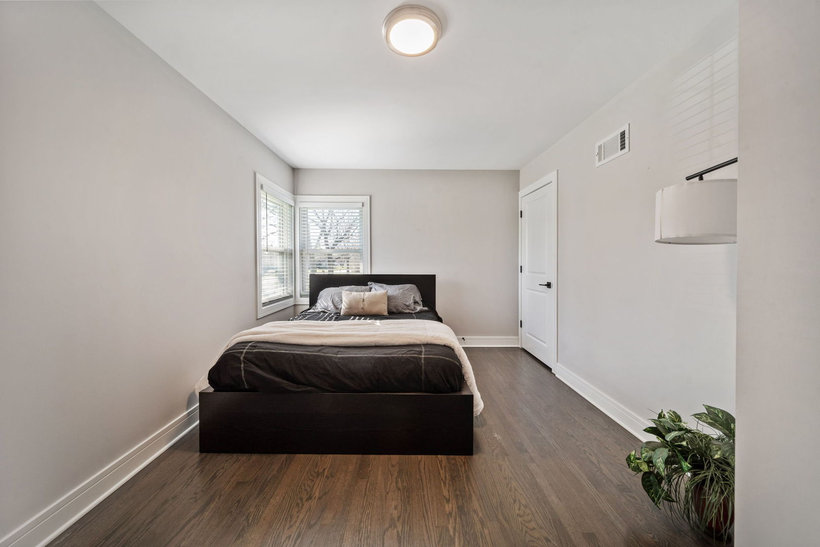 1S336 Buttercup Lane, Villa Park, IL 60181