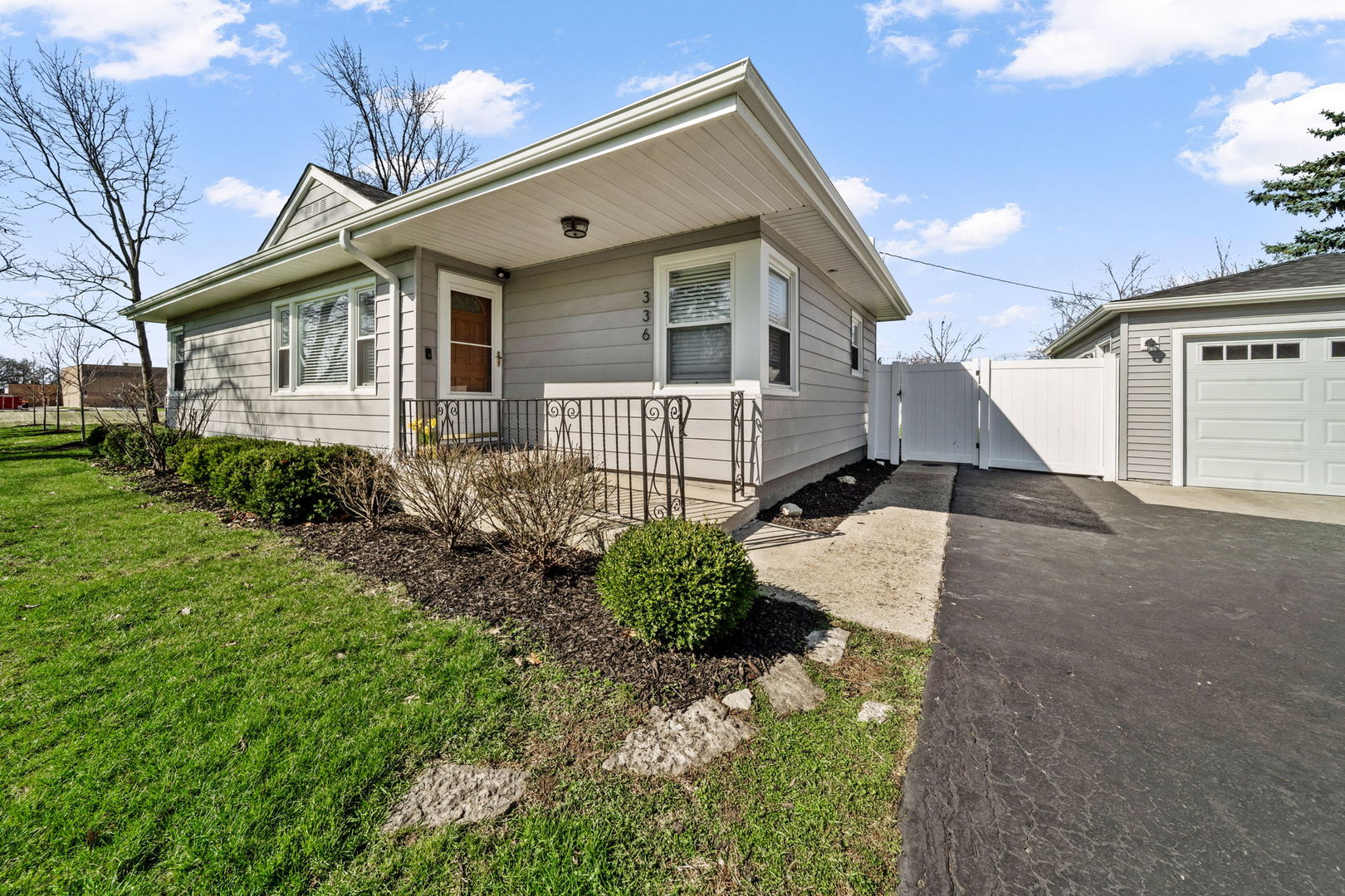 1S336 Buttercup Lane, Villa Park, IL 60181