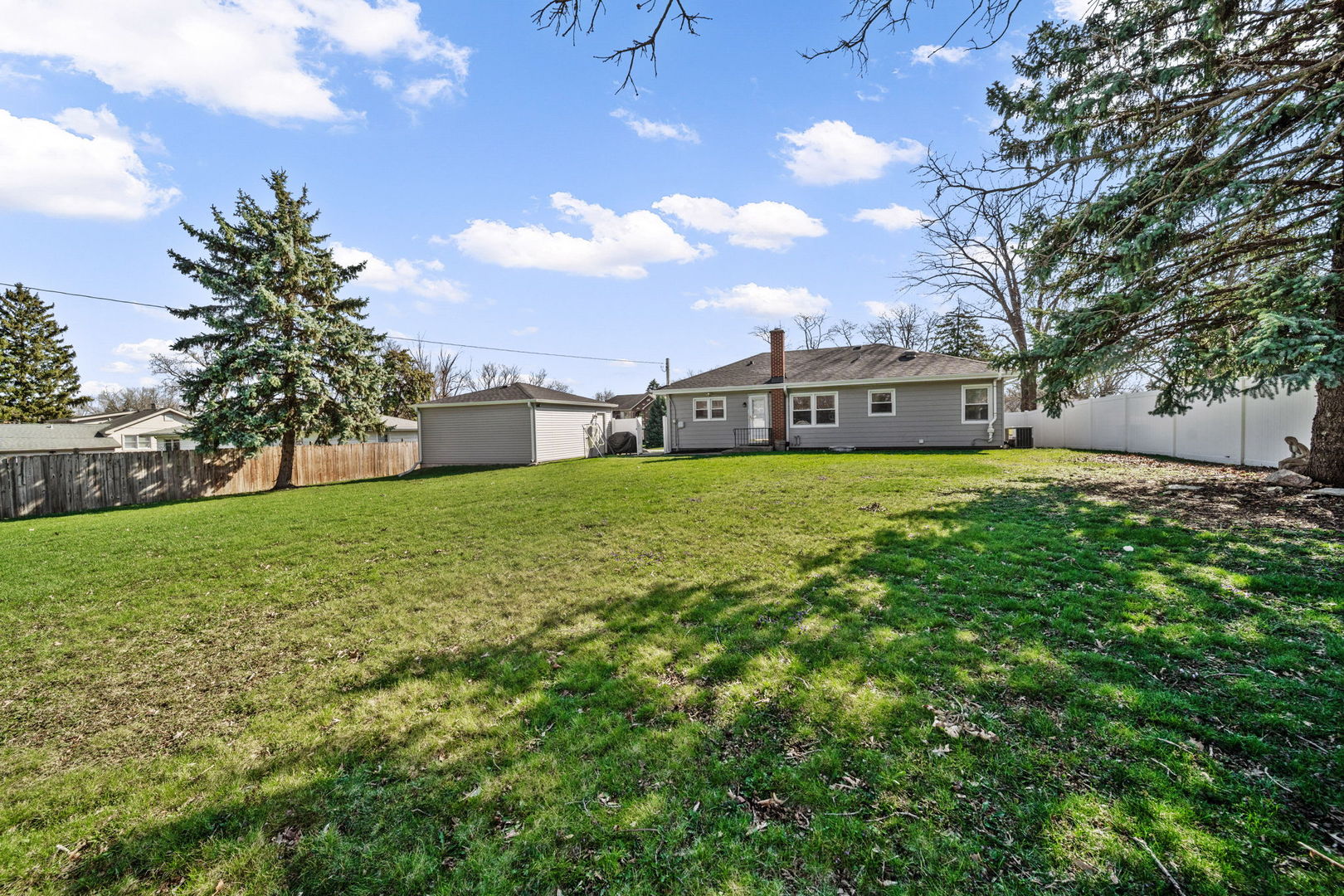 1S336 Buttercup Lane, Villa Park, IL 60181