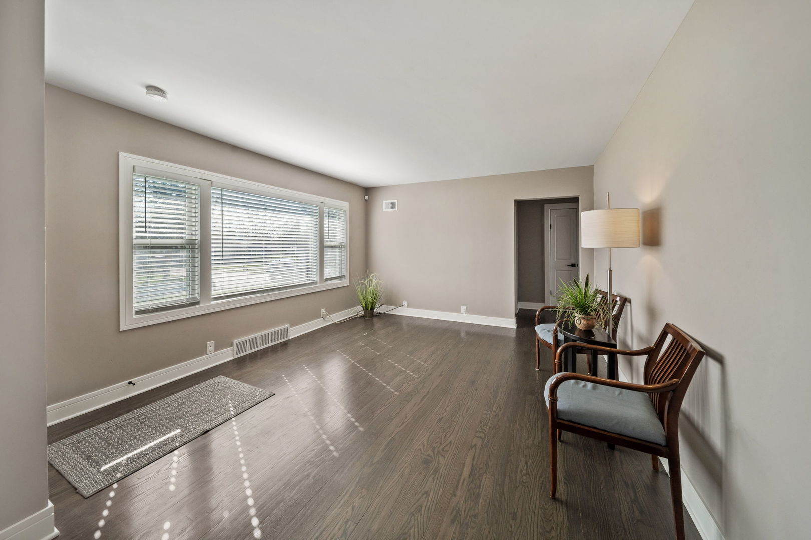 1S336 Buttercup Lane, Villa Park, IL 60181