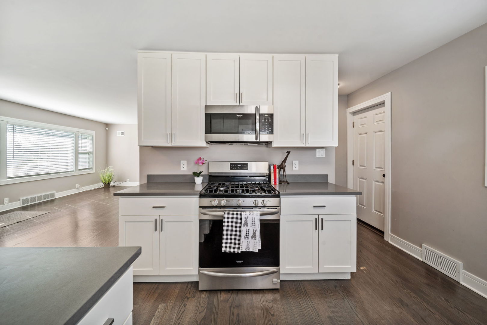 1S336 Buttercup Lane, Villa Park, IL 60181