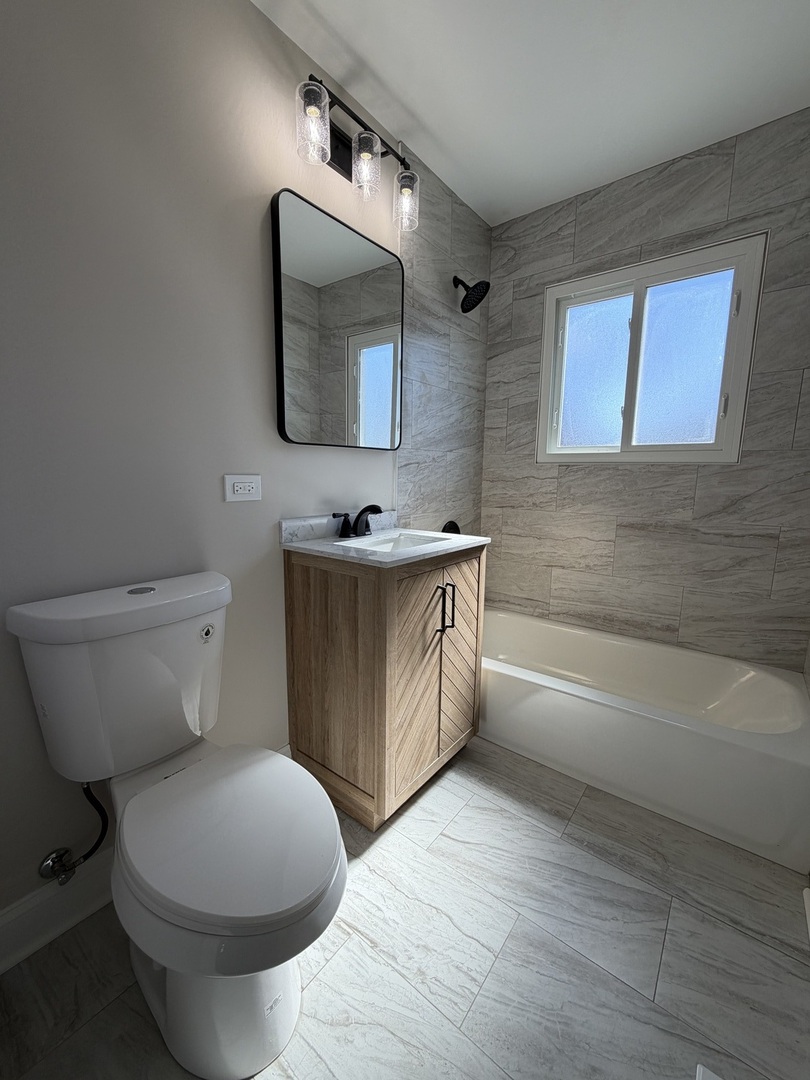 665 Easy Street, Glendale Heights, IL 60139