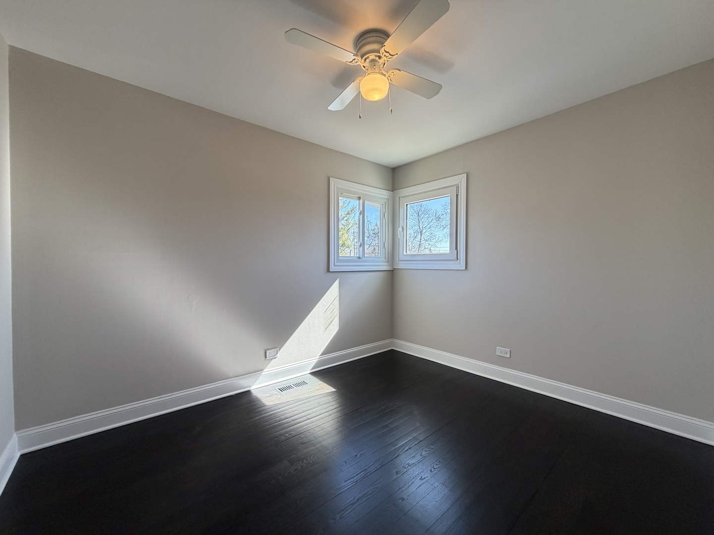 665 Easy Street, Glendale Heights, IL 60139